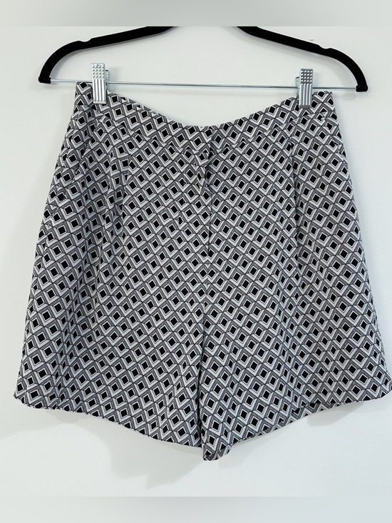 Reiss Pants - NWT Reiss Geometric Silk Shorts Size 6
